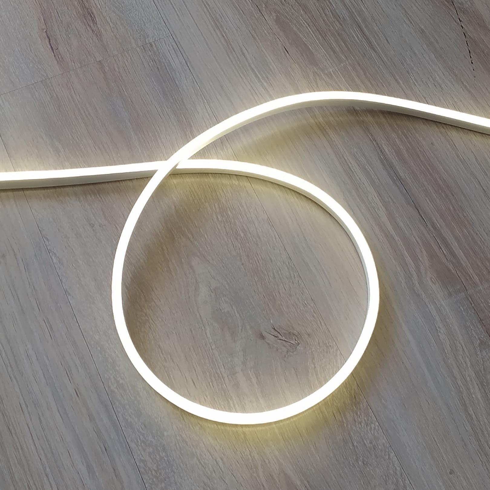 Светодиодный гибкий неон flex neon, 15x15 мм, нейтральный белый (дневной свет)