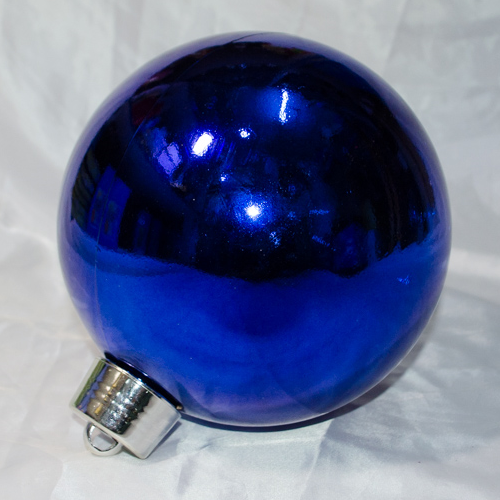 Елочный шар пластиковый 20 см синего цвета