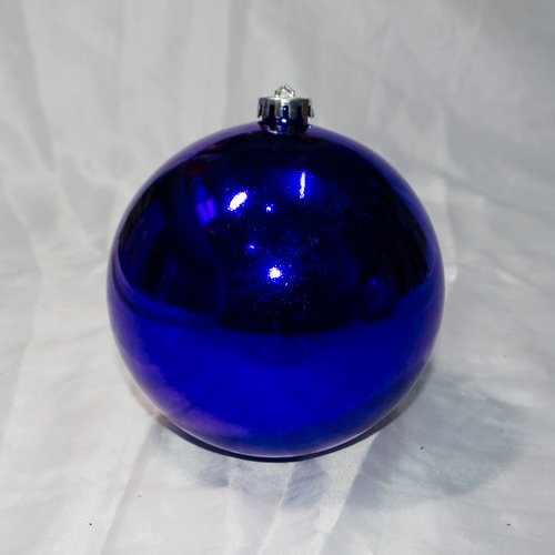 Синий новогодний елочный шар пластиковый 15 см